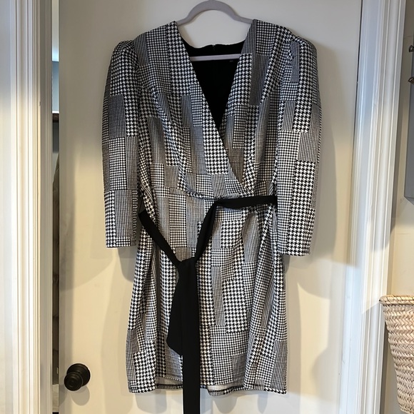 ✨Like New✨Houndstooth Dress - Picture 2 of 7